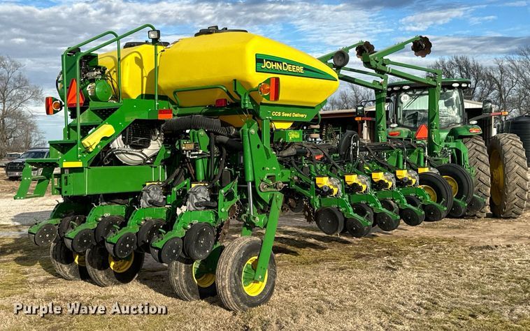 image for item OJ9438 2013 John Deere 1770NT no-till planter