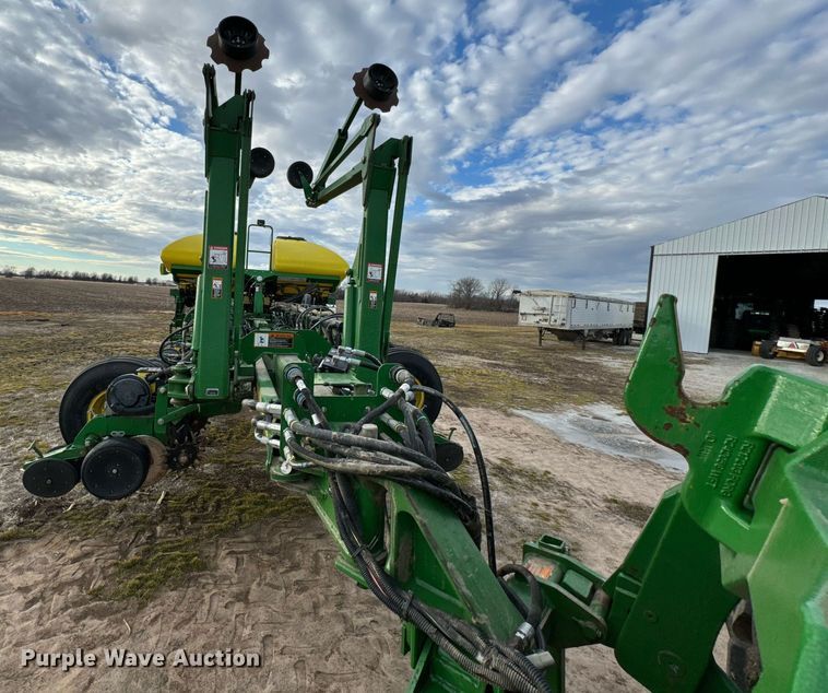 image for item OJ9438 2013 John Deere 1770NT no-till planter