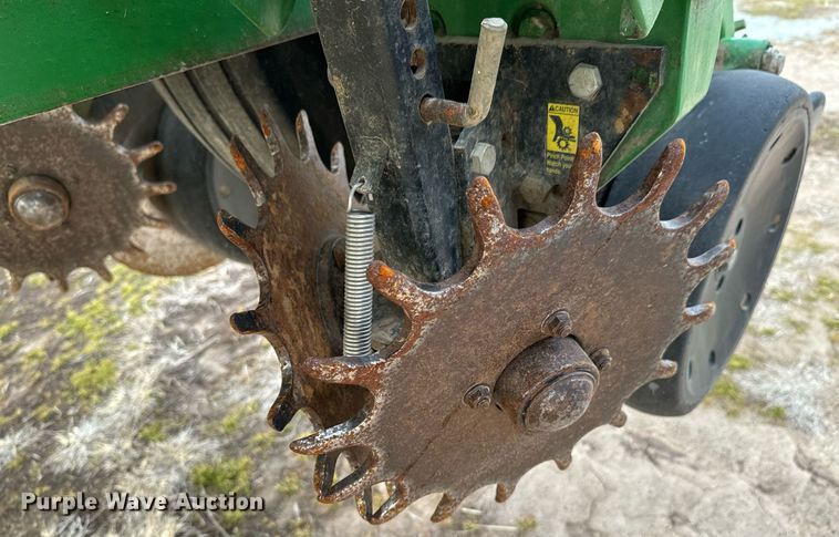 image for item OJ9438 2013 John Deere 1770NT no-till planter