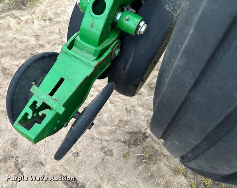 image for item OJ9438 2013 John Deere 1770NT no-till planter