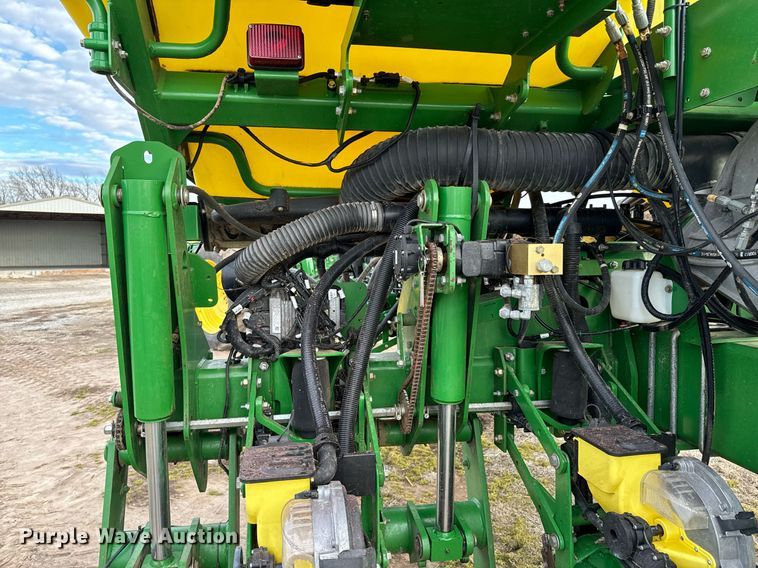 image for item OJ9438 2013 John Deere 1770NT no-till planter
