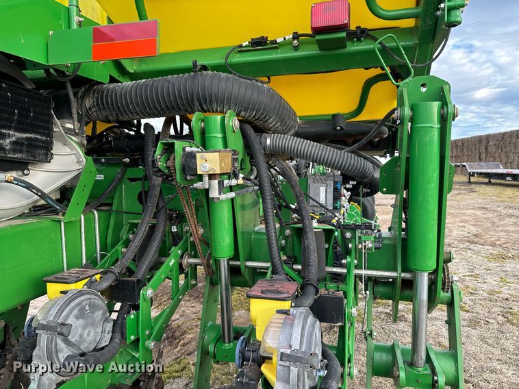 image for item OJ9438 2013 John Deere 1770NT no-till planter