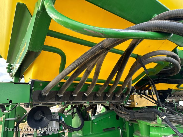 image for item OJ9438 2013 John Deere 1770NT no-till planter