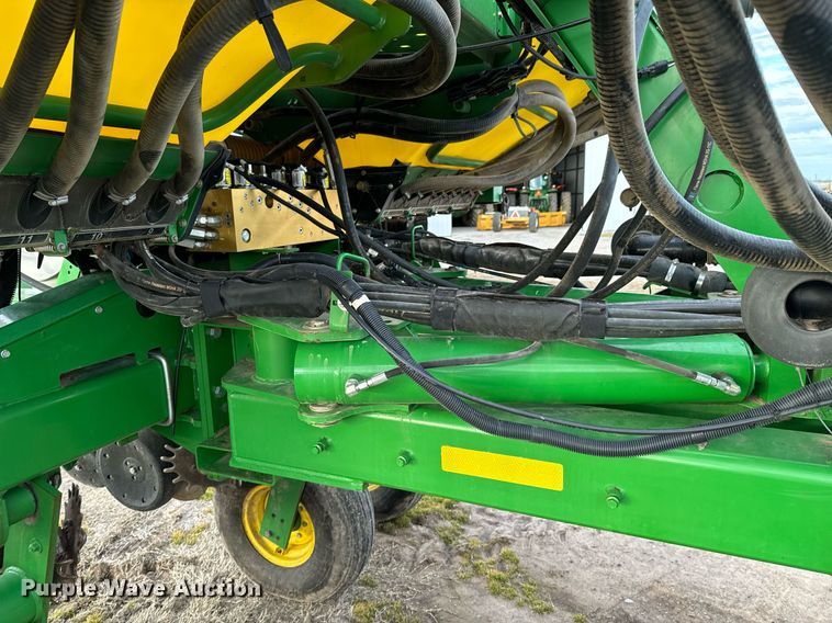 image for item OJ9438 2013 John Deere 1770NT no-till planter