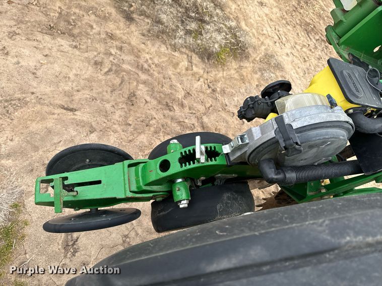 image for item OJ9438 2013 John Deere 1770NT no-till planter