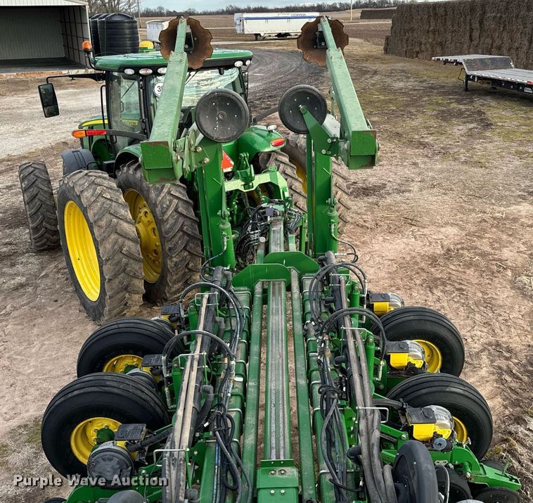 image for item OJ9438 2013 John Deere 1770NT no-till planter