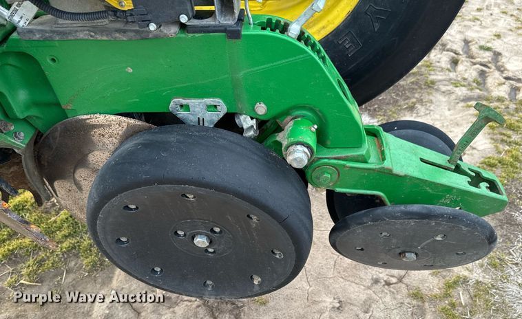 image for item OJ9438 2013 John Deere 1770NT no-till planter