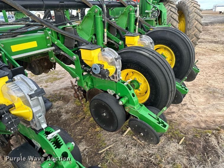 image for item OJ9438 2013 John Deere 1770NT no-till planter