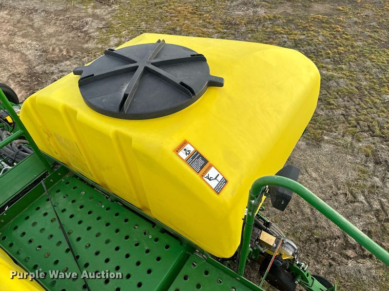 image for item OJ9438 2013 John Deere 1770NT no-till planter