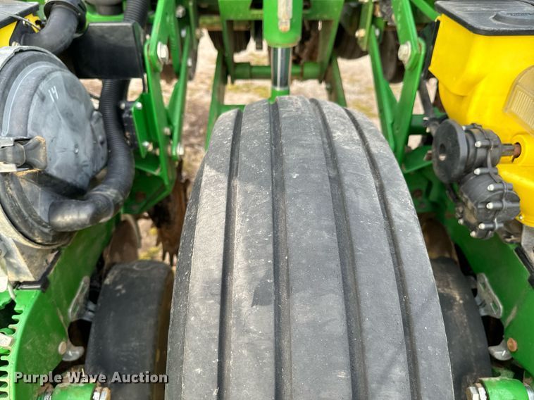 image for item OJ9438 2013 John Deere 1770NT no-till planter