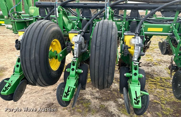 image for item OJ9438 2013 John Deere 1770NT no-till planter
