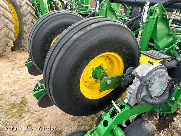 image for item OJ9438 2013 John Deere 1770NT no-till planter