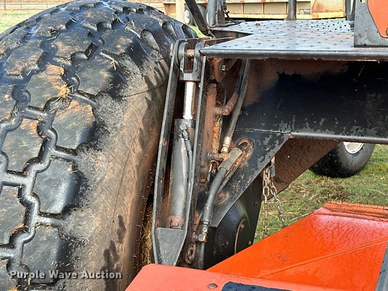 image for item OM9350 2002 Hesston  8550S swather / windrower