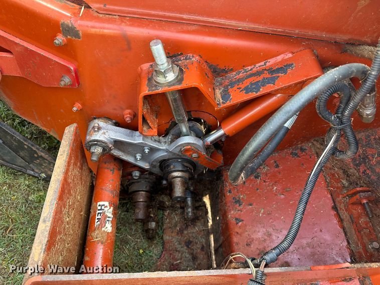 image for item OM9350 2002 Hesston  8550S swather / windrower