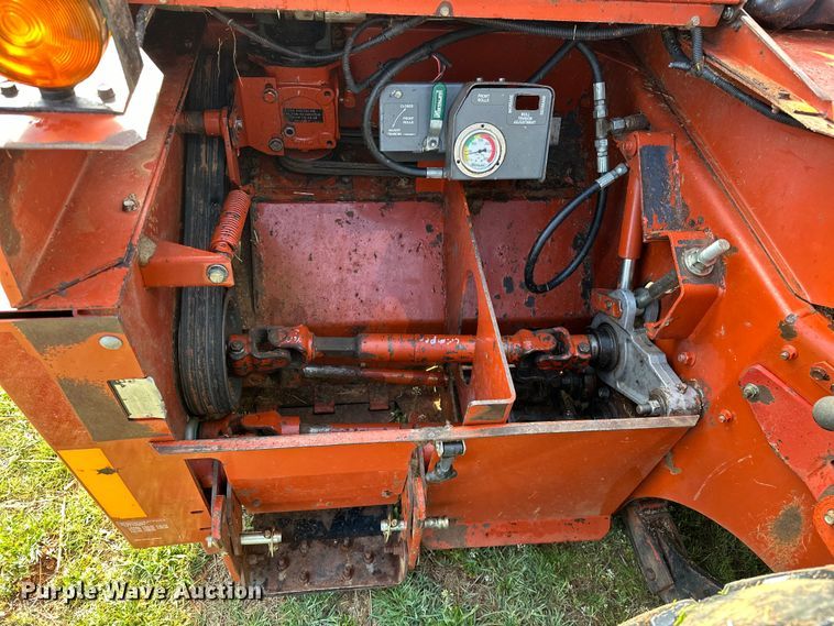 image for item OM9350 2002 Hesston  8550S swather / windrower