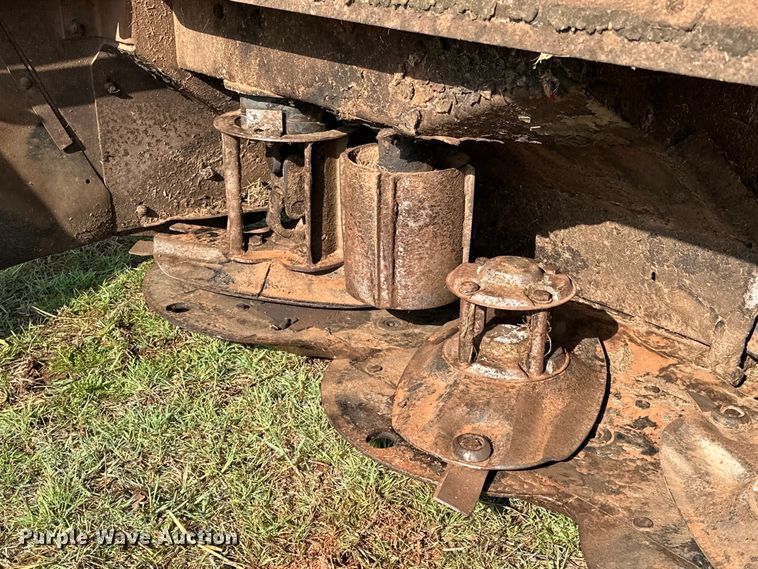 image for item OM9350 2002 Hesston  8550S swather / windrower