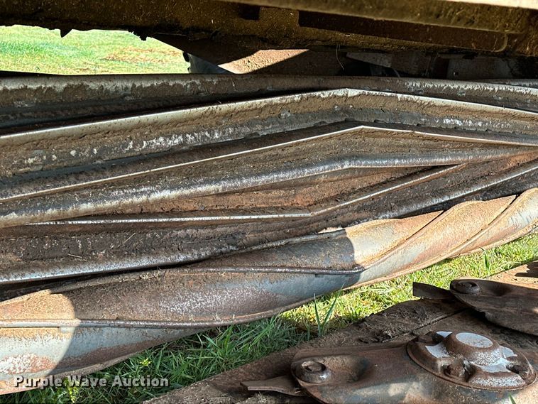 image for item OM9350 2002 Hesston  8550S swather / windrower