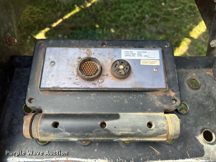 image for item OM9350 2002 Hesston  8550S swather / windrower