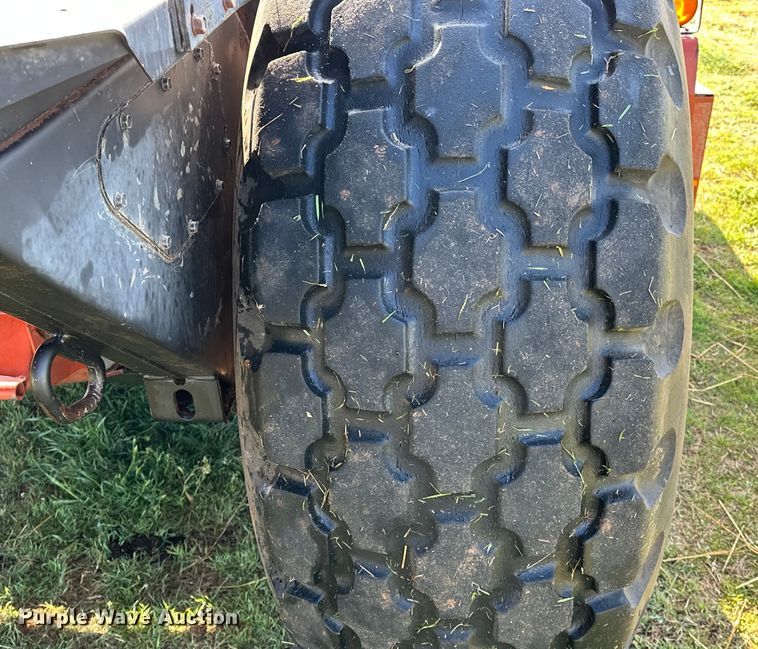 image for item OM9350 2002 Hesston  8550S swather / windrower