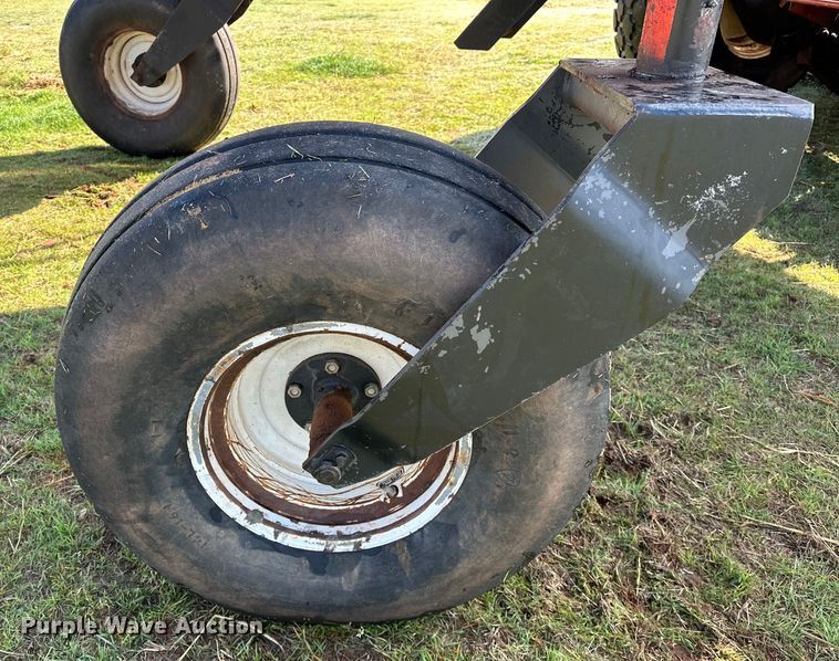 image for item OM9350 2002 Hesston  8550S swather / windrower