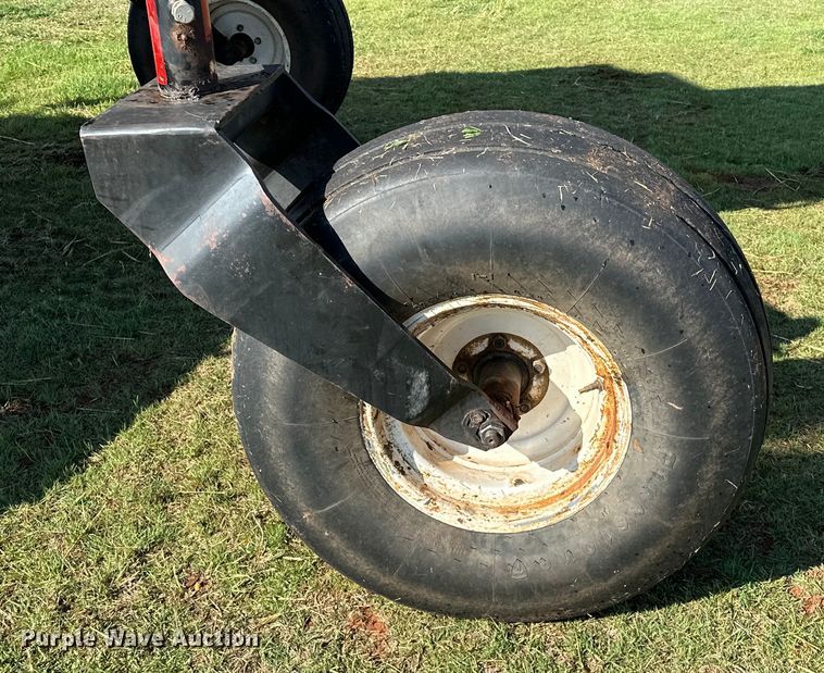 image for item OM9350 2002 Hesston  8550S swather / windrower