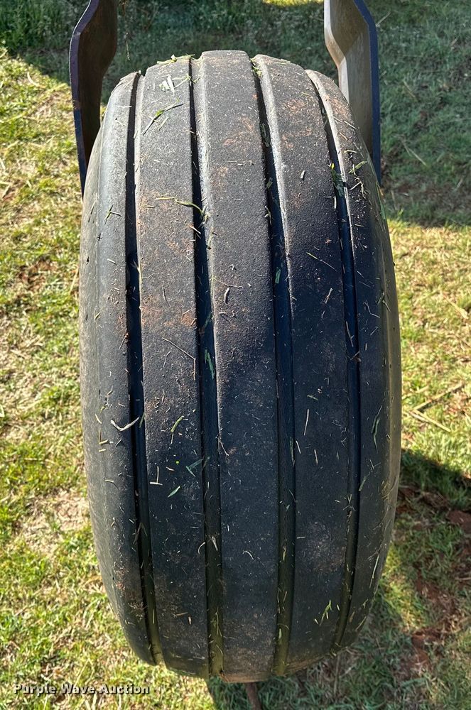 image for item OM9350 2002 Hesston  8550S swather / windrower