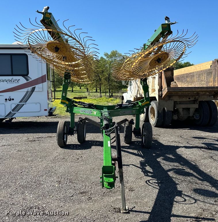 image for item OM9467 2019 Hay Runner RCR812 hay rake