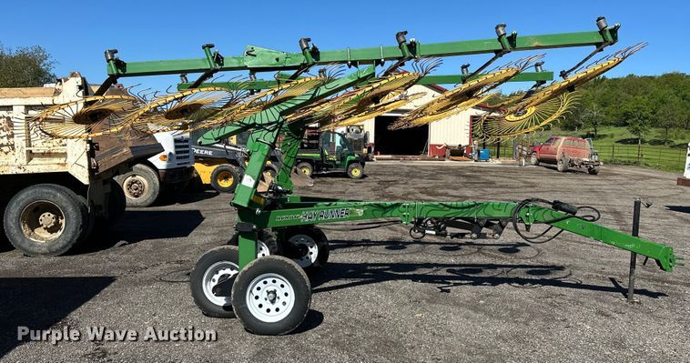 image for item OM9467 2019 Hay Runner RCR812 hay rake