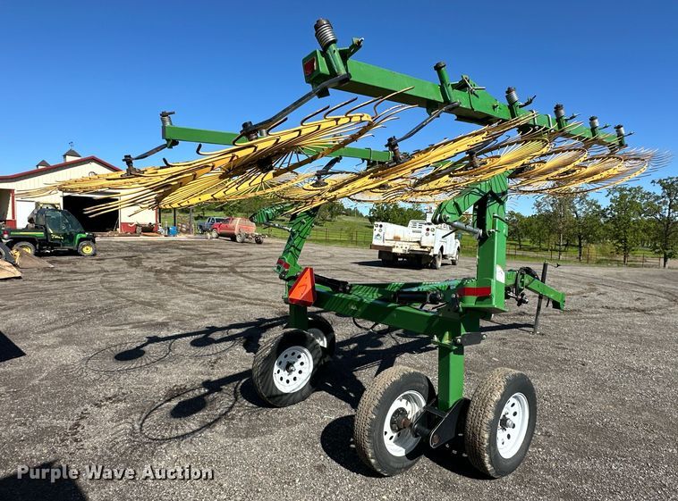 image for item OM9467 2019 Hay Runner RCR812 hay rake