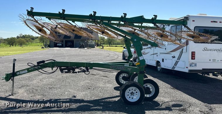 image for item OM9467 2019 Hay Runner RCR812 hay rake