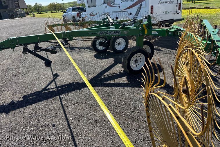 image for item OM9467 2019 Hay Runner RCR812 hay rake