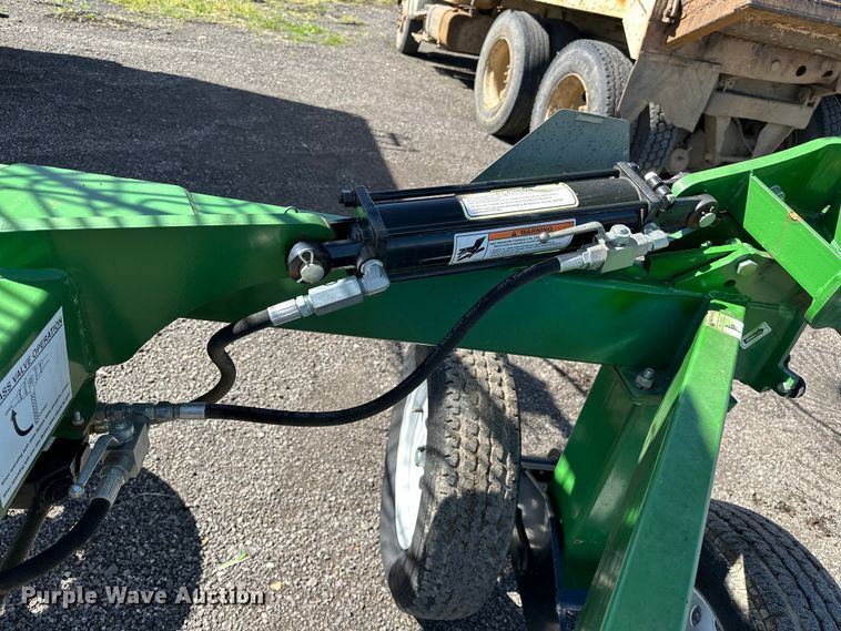 image for item OM9467 2019 Hay Runner RCR812 hay rake