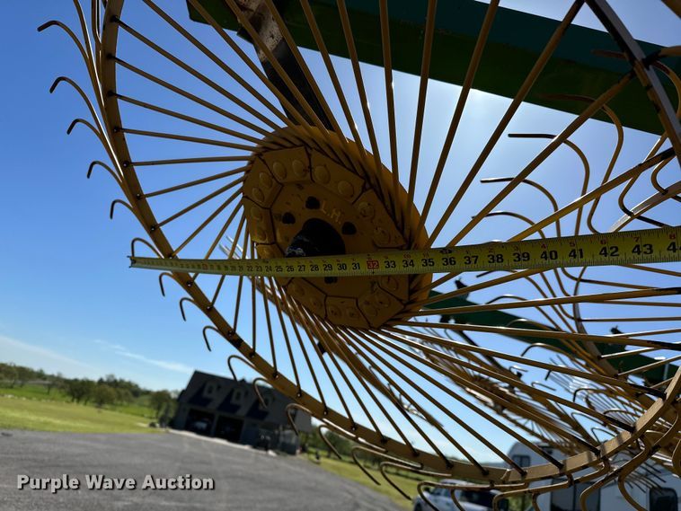 image for item OM9467 2019 Hay Runner RCR812 hay rake