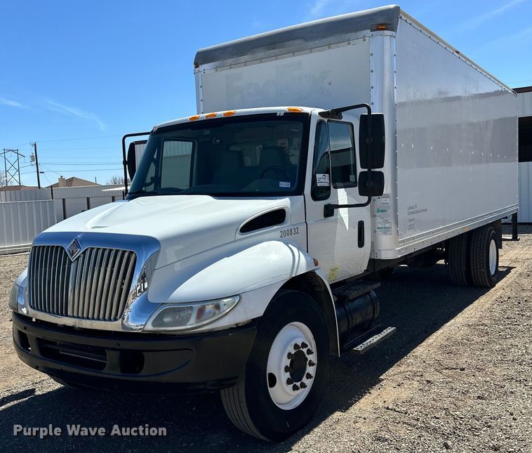 image for item DG4283 2005 International 4300 box truck