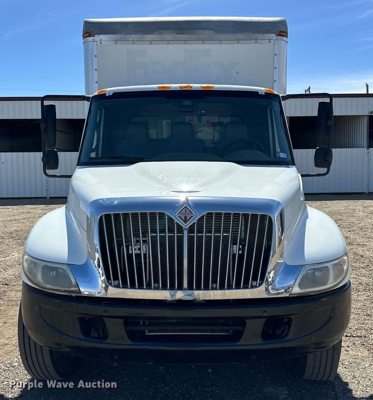 image for item DG4283 2005 International 4300 box truck