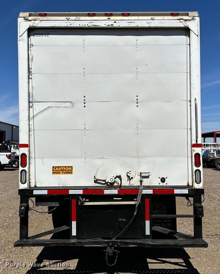 image for item DG4283 2005 International 4300 box truck