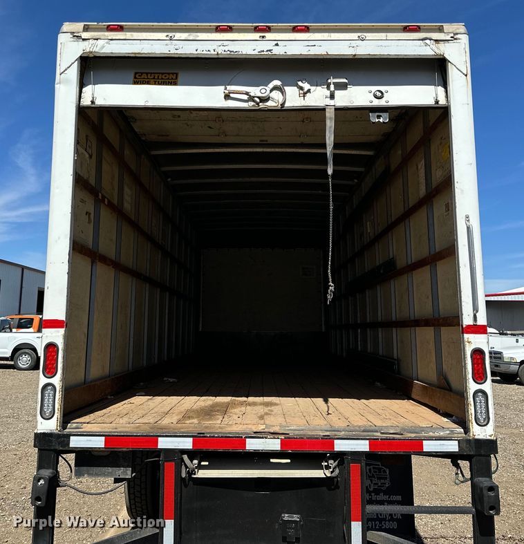 image for item DG4283 2005 International 4300 box truck