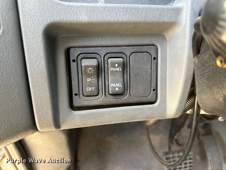 image for item DG4283 2005 International 4300 box truck