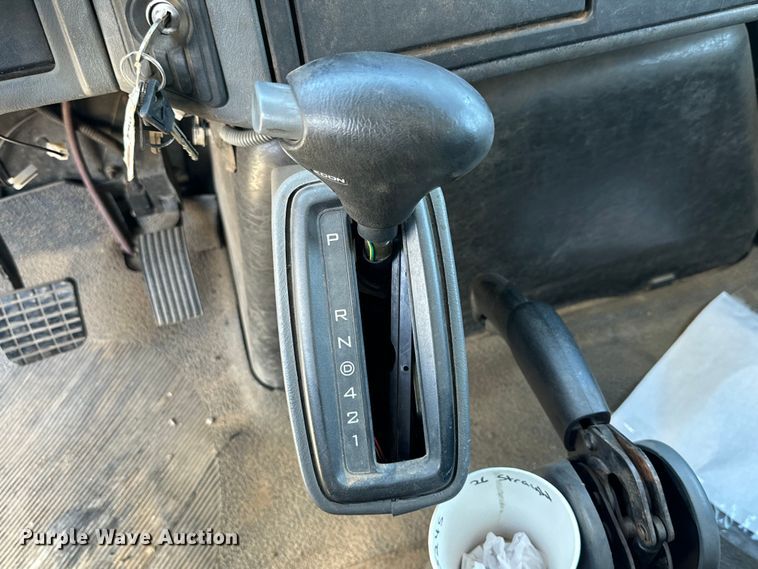 image for item DG4283 2005 International 4300 box truck