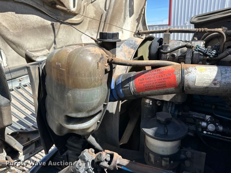 image for item DG4283 2005 International 4300 box truck