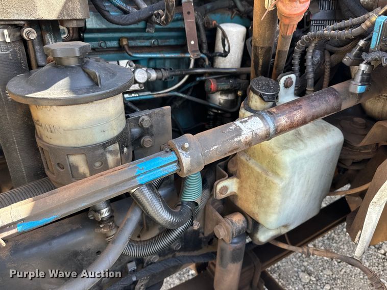 image for item DG4283 2005 International 4300 box truck