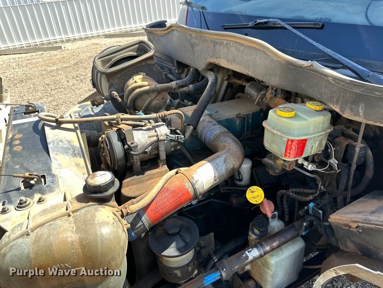 image for item DG4283 2005 International 4300 box truck