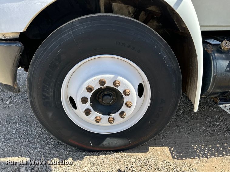 image for item DG4283 2005 International 4300 box truck