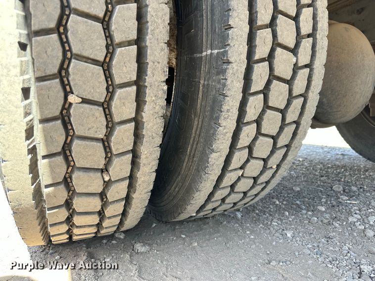 image for item DG4283 2005 International 4300 box truck