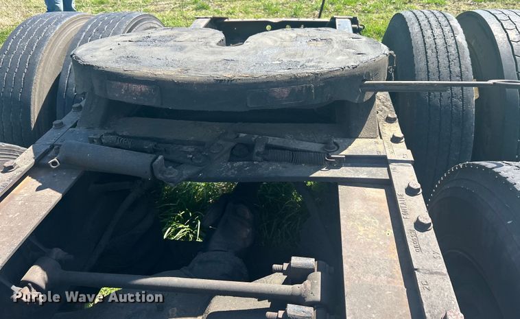 image for item DO1072 2001 International  9400i  semi truck