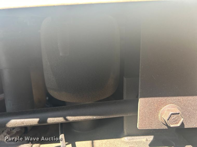 image for item DO1072 2001 International  9400i  semi truck