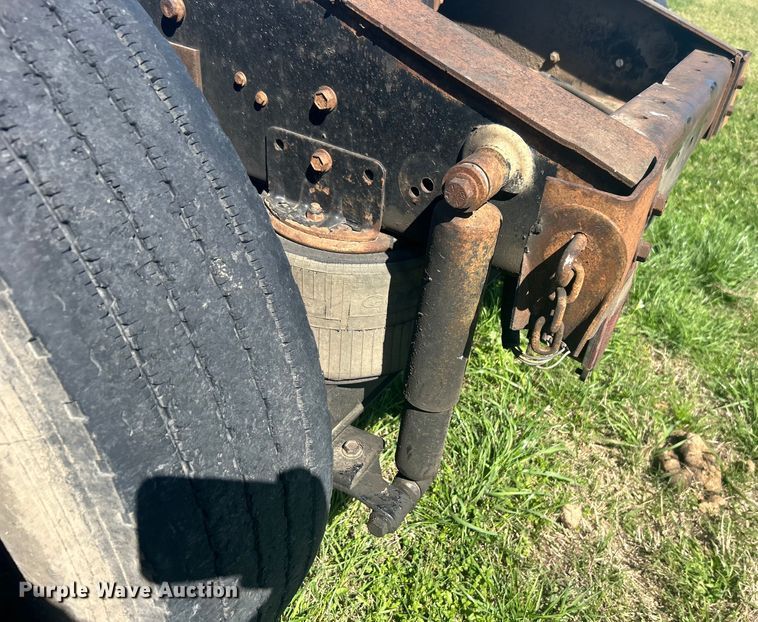 image for item DO1072 2001 International  9400i  semi truck