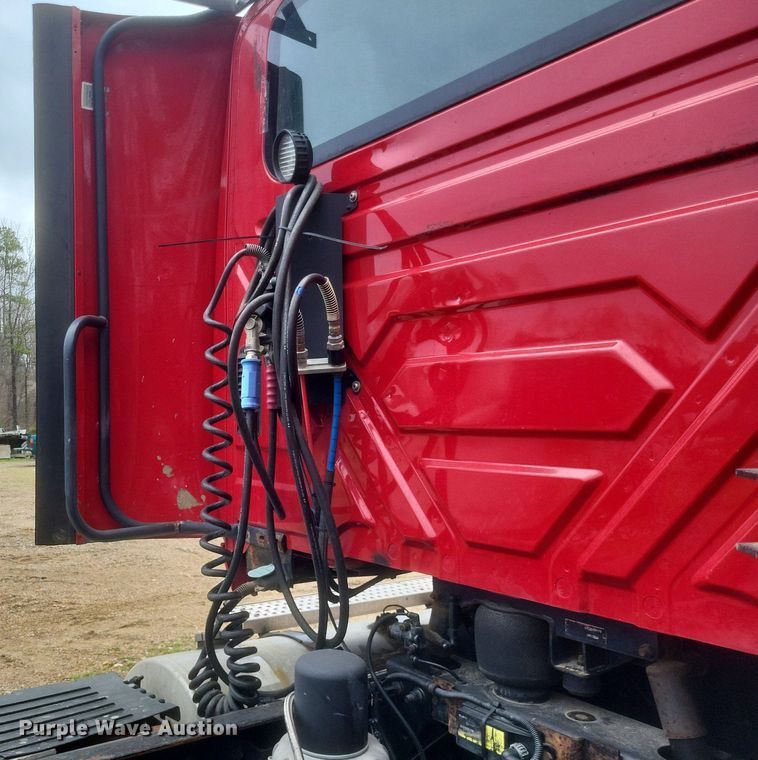 image for item DO4871 2012 International Prostar Plus semi truck