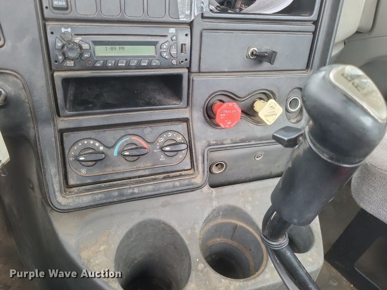 image for item DO4871 2012 International Prostar Plus semi truck