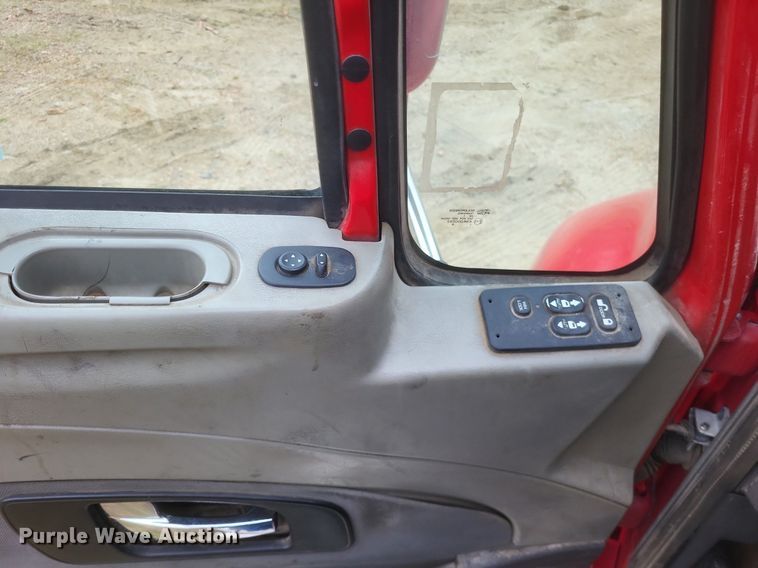 image for item DO4871 2012 International Prostar Plus semi truck